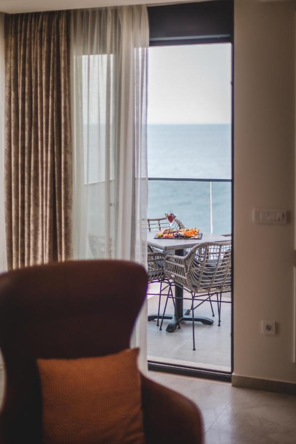 Kalamper Apartments Добра вода Екстериор снимка